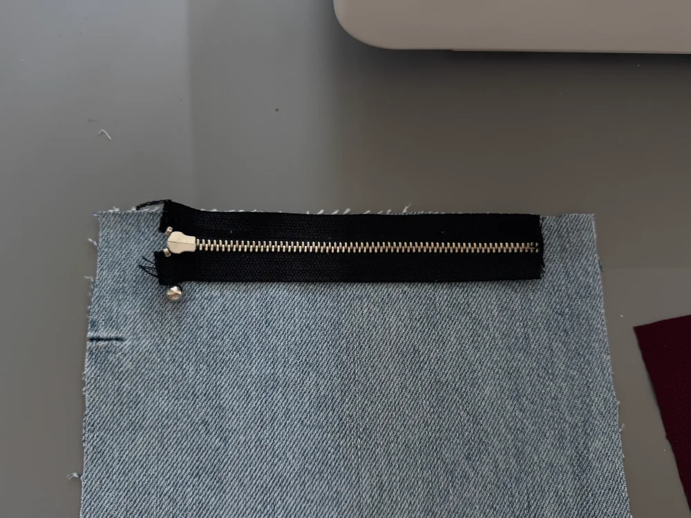 zipper placement on denim